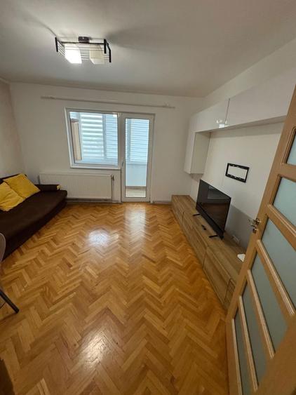 Inchiriez apartament 3 camere - 2