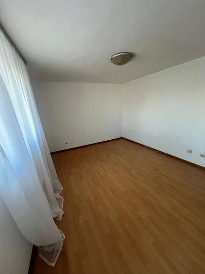 Casă cu 8 camere cu Teren 197 Mp în Calea Călărașilor