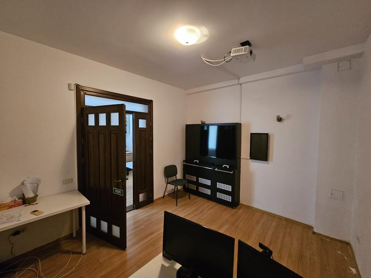 Birou, de 150 mp, în Central