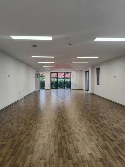 Spatiu comercial de vanzare - 23
