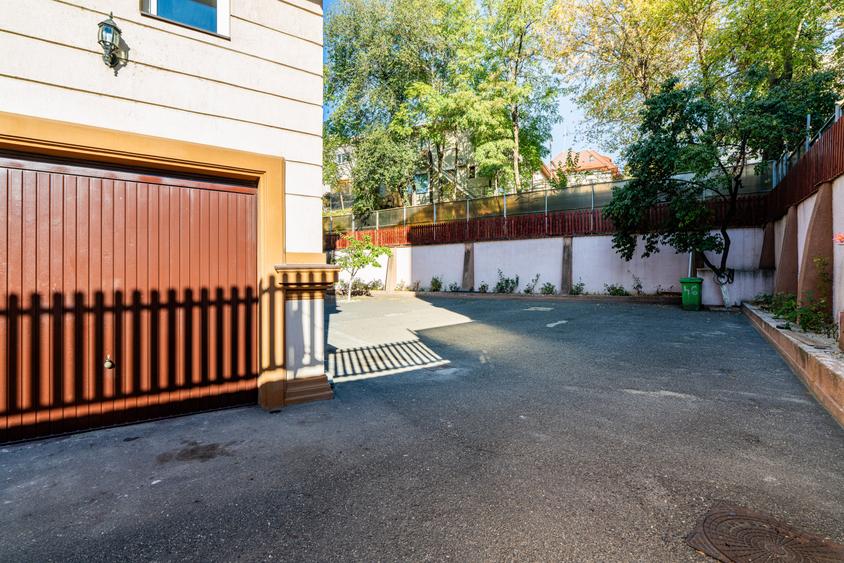 Spațiu Generos și Versatil pentru Birouri sau Activități Comerciale - 24