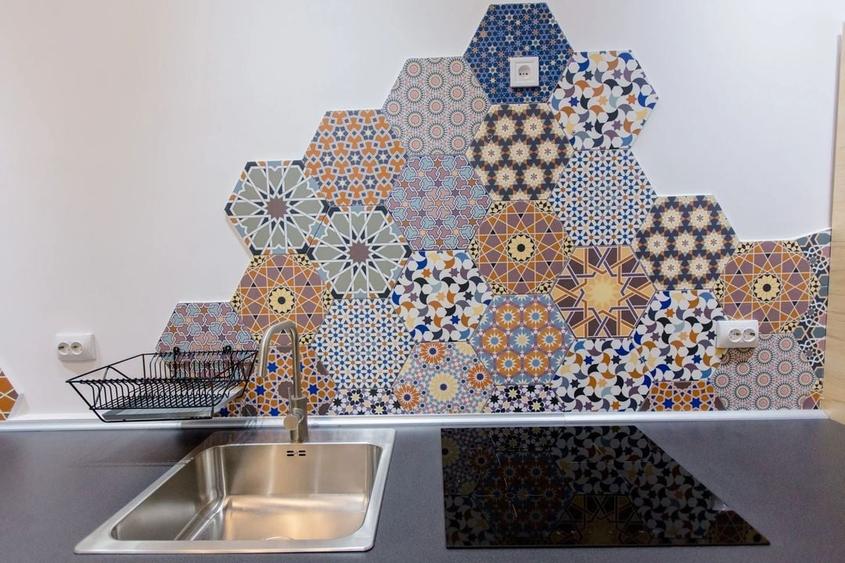 Chirie, apartament 2 dormitoare, central 550 E/lună (neg). Comision 0. - 8