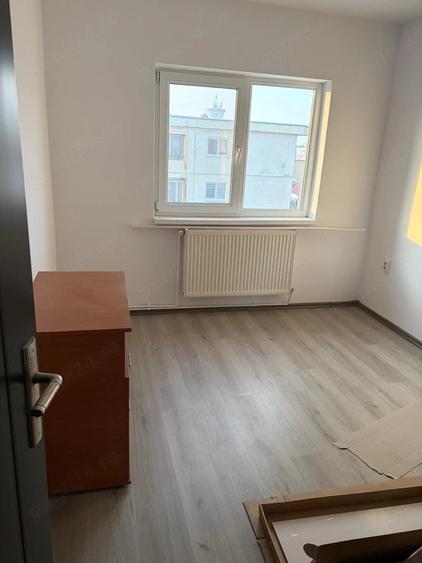 Vand apartament cu 3 camere - 1