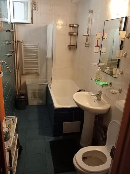 Apartament cu 3 camere semidecomandat în Titan