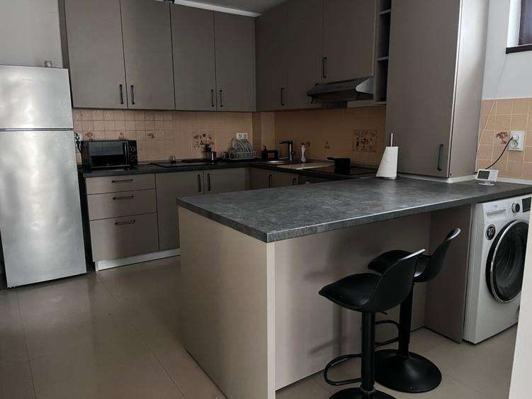 Apartament cu 3 camere semidecomandat în Exterior Vest