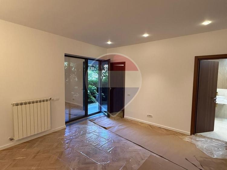 Apartament cu 3 camere semidecomandat în Primăverii