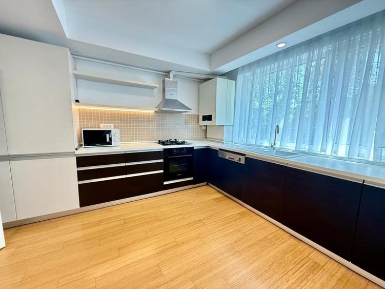 Apartament cu 4 camere decomandat, mobilat în Pipera