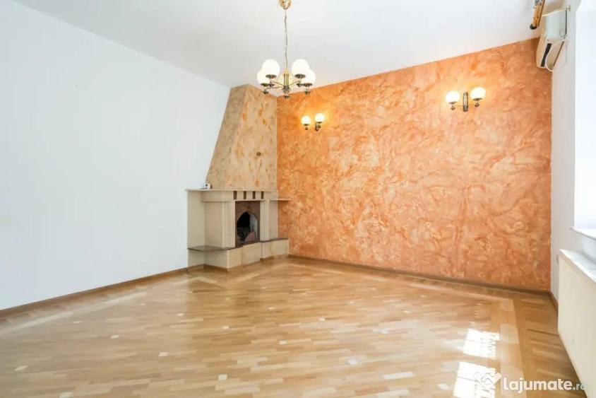 Casă cu 7 camere cu Teren 280 Mp în 1 Mai