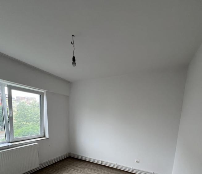 Apartament cu 2 camere decomandat, mobilat în Exterior Est