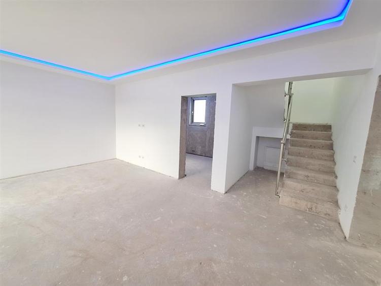 Casă individuală cu 5 camere cu Teren 413 Mp în 9 Mai