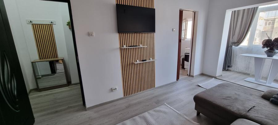 Garsonieră decomandată în Central