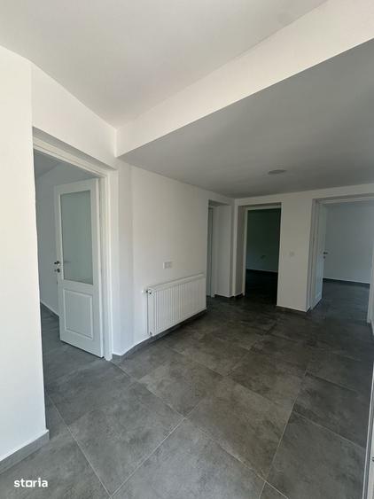 Casă cu 4 camere în Palazu Mare