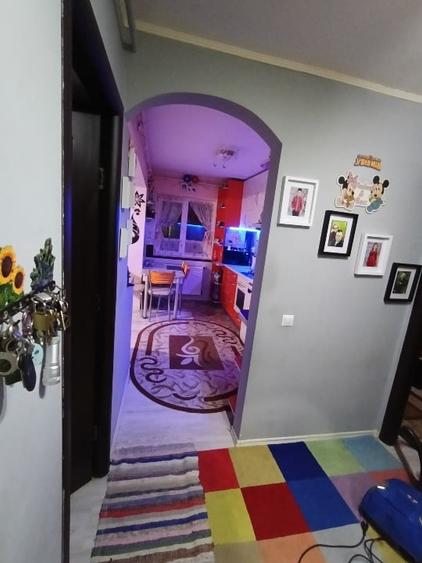 Apartament cu 3 camere decomandat, mobilat în Florești