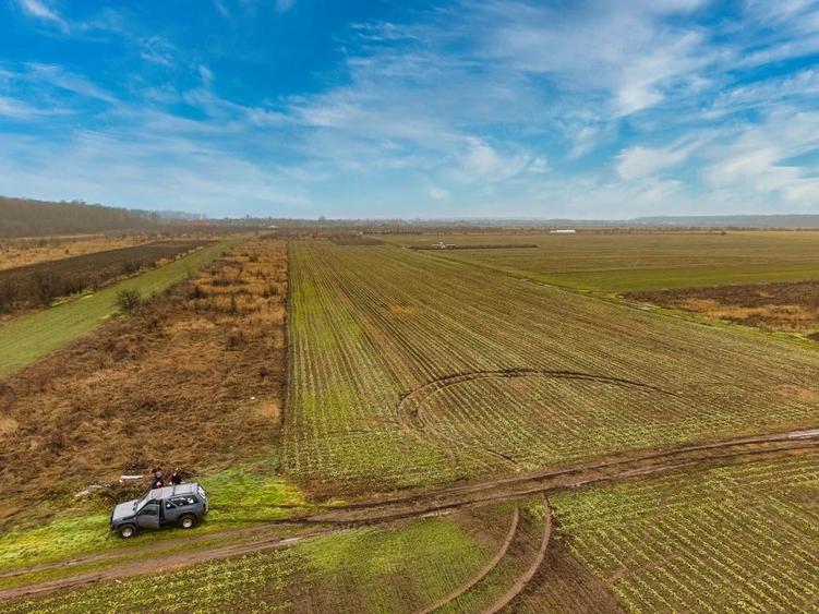 Teren de 5040 mp, în Săbăreni