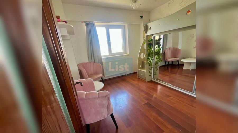 Apartament cu 3 camere decomandat în Faleză