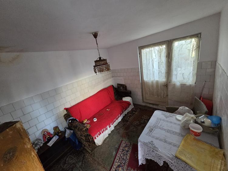 Casă cu 5 camere cu Teren 213 Mp în Carierei
