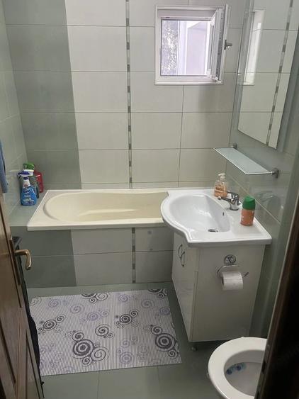 Apartament cu 3 camere decomandat în Drumul Carului