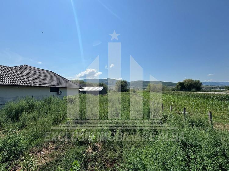 Teren Construcții intravilan de 1385 mp, în Micești