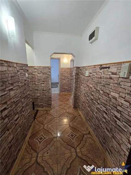 Apartament cu 3 camere decomandat în Noua