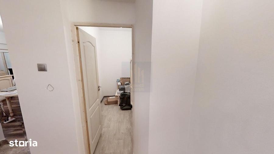 Apartament cu 3 camere semidecomandat în Brezoianu