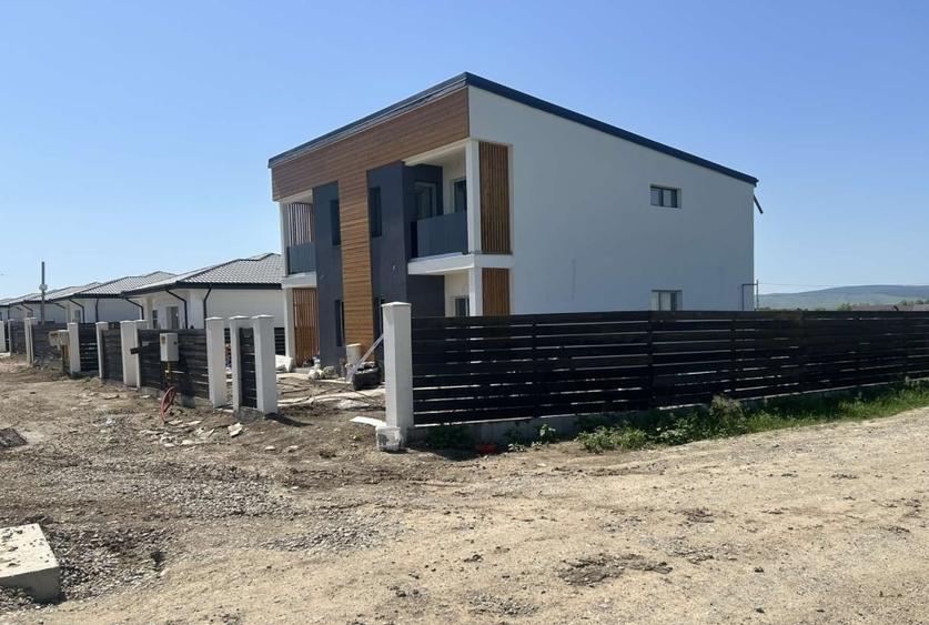 Casă individuală cu 3 camere cu Teren 250 Mp în Central