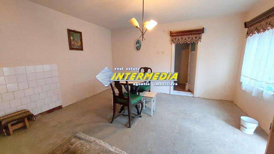 Casa cu 2 camere si 600mp teren in Blaj - 1