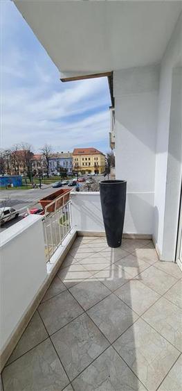 Ap. 2 camere, Bulevardul Revolutiei-Ziridava,  cu balcon mare - 3