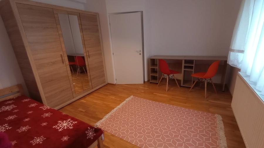 Apartament cu 3 camere decomandat, mobilat în Europa