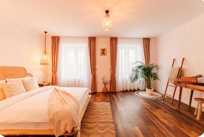 Două imobiliare în regim hotelier, centru istoric - 9