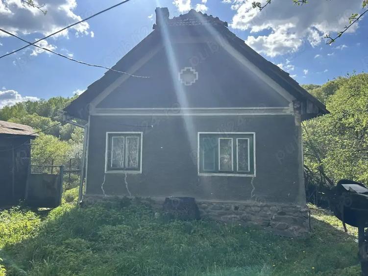 Casa ?i teren de vanzare - 1