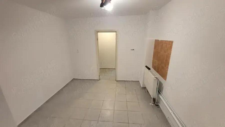 Apartament 3 Camere 2 Bai Decomandat Centrala Proprie Zona Aradului - 1