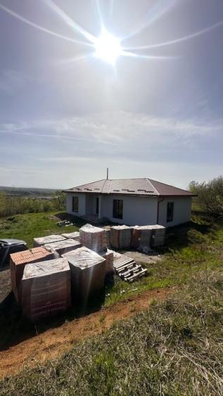 TAUTII DE SUS, casa pe 1 nivel 150mp -semifinisata, 5ari teren ! - 1