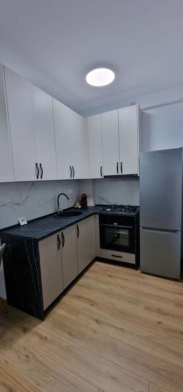 Inchiriez apartament (PENTRU ORICE PERIOADA) - 2