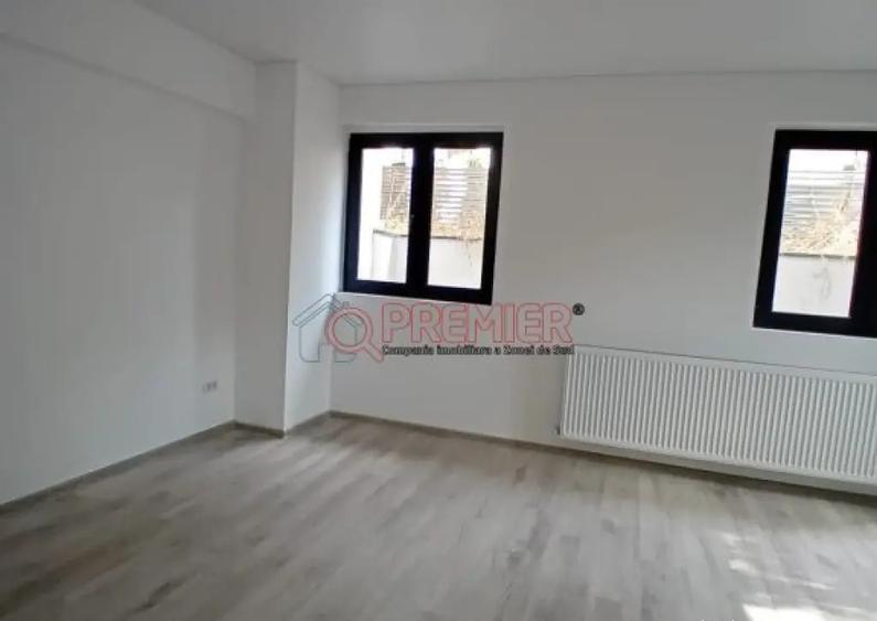 Sector 4 ! APARATORII PATRIEI - GARSONIERA + LOC PARCARE - - 9