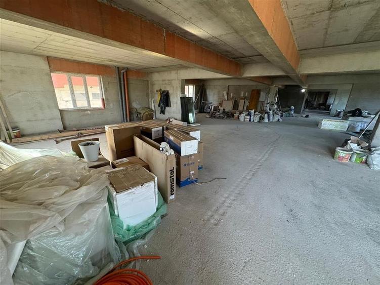 Sp com 277 mp, se poate inchiria si jumatate, bl nou, Lic Unirea - 10