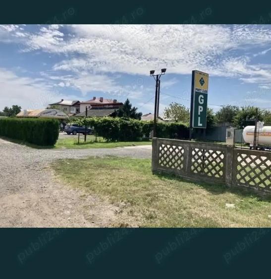 Teren de vanzare 2400m,magazin mixt + sta?ie GPL, func?ionale,autoriza?ii la zi,Peri?oru,CL - 8