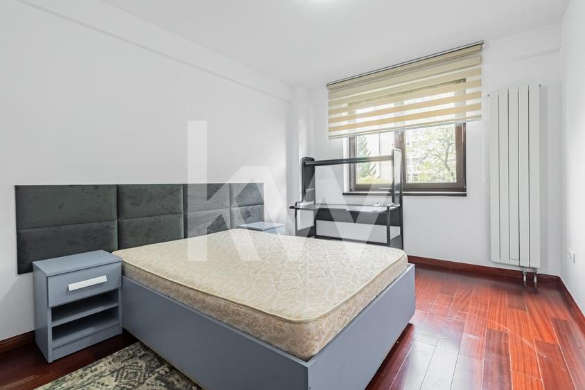 Închiriere apartament 4 camere, acces la parcare cu barieră, strada De Mijloc - 10