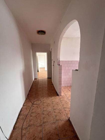 Apartament cu trei camere de vanzare in Alesd - 1