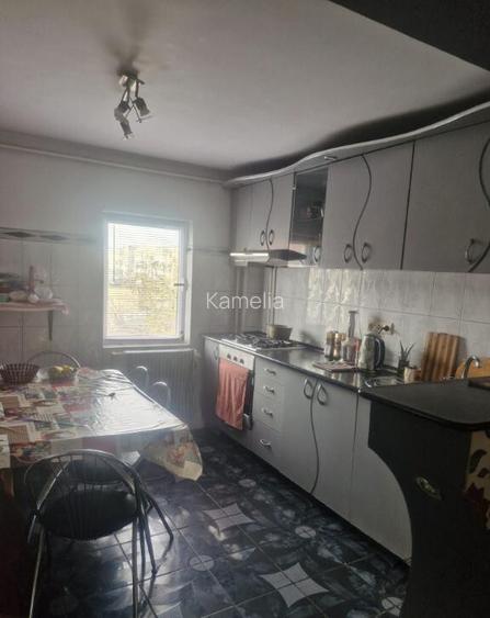 Apartament 3 camere Brosteni - Colegiu