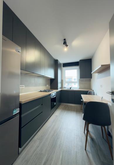 Apartament cu 2 camere de inchiriat in zona Tractorul la et 8/10,loc de parcare - 7