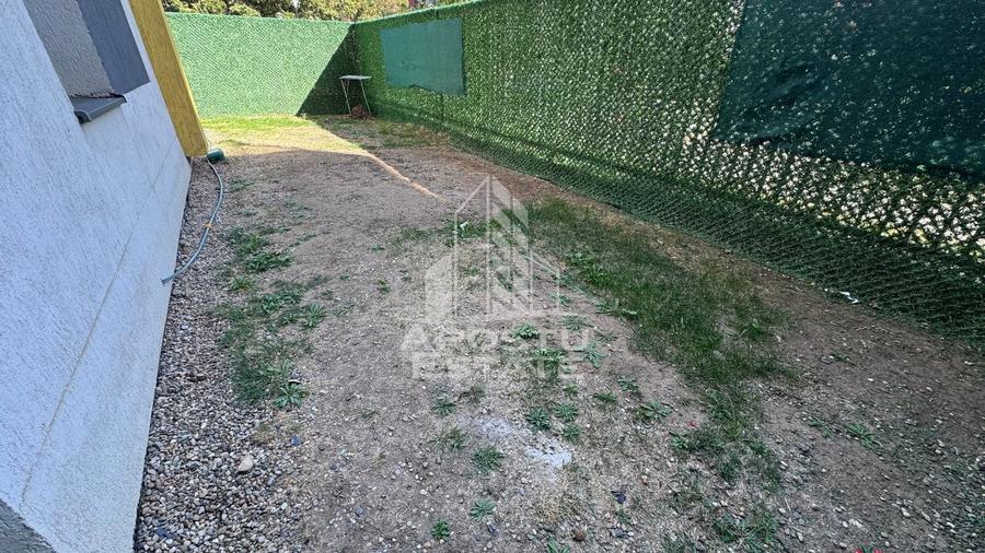 Apartament cu 3 camere semidecomandat în Lipovei