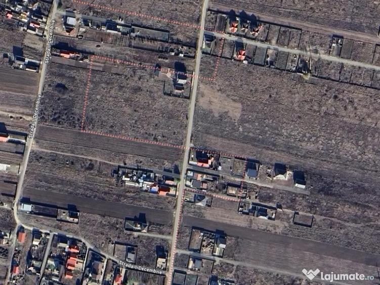 Se vand doua parcele de teren a cate 520 mp fiecare, situate pe strada Luncii - 4