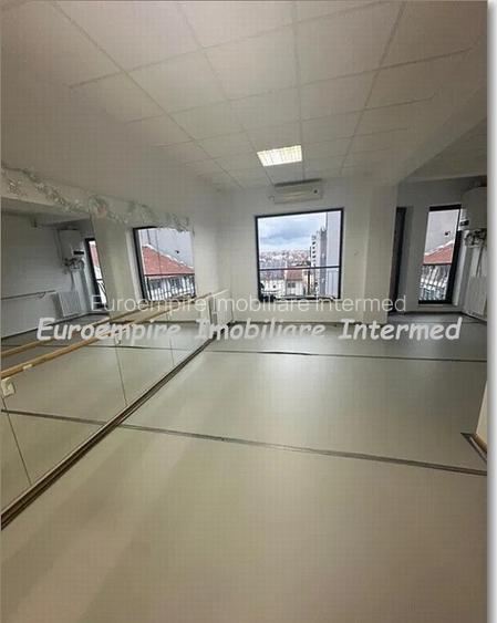 De inchiriat spatiu comercial zona Delfinariu De inchiriat spatiu comercial zona Delfinariu
