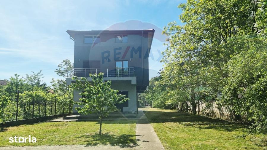 Teren de 2436 mp, în Rahova