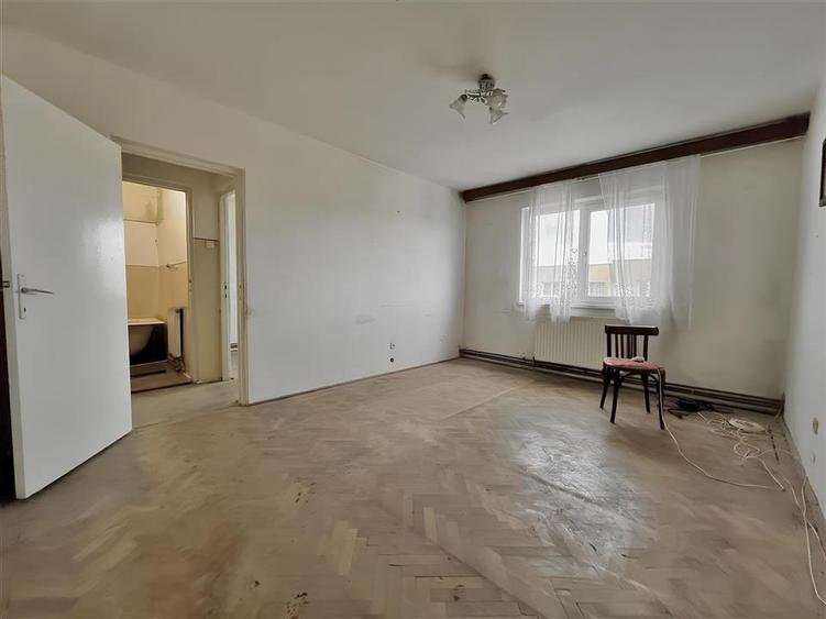 Apartament 2 Camere zona Florilor de renovat la ultimul etaj - 2