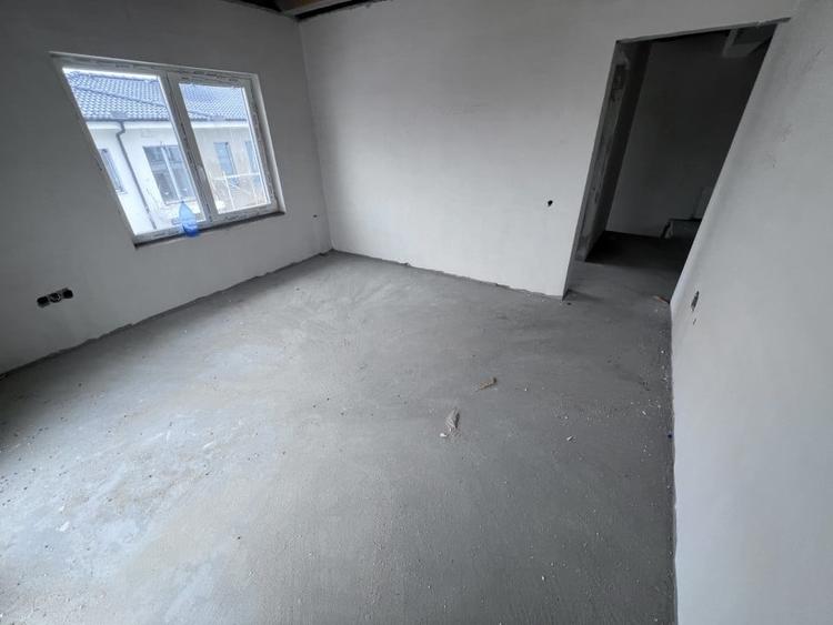 "La Tine Acasa: Duplexuri Care Iti Imbratiseaza Viata in Floresti" - 3