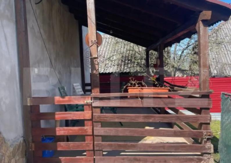 Casa cu 3 camere, 90 mp, 2 anexe gospodaresti si teren de 30 - 1