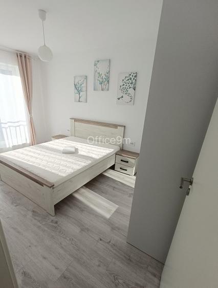 Mall Coresi - apartament 2 camere cochet - decomandat - loc de parcare - boxă