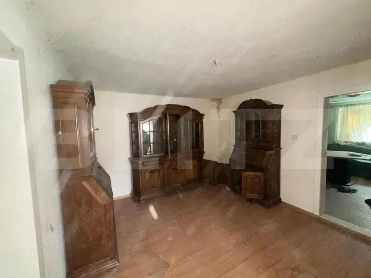 Casa de vanzare pe un teren 2500 mp, strada inchisa, utilitati, atelier + garaje - 3