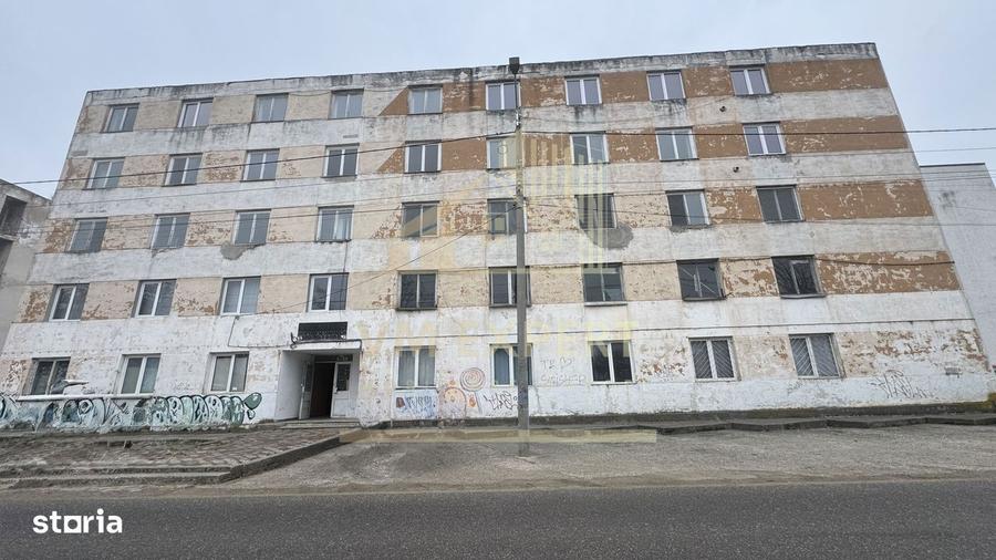 Bloc De Garsoniere P+4 Suprafata Utila 2135Mp Teren 2967 Mp Campulung - 2